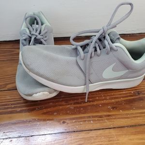 Women's Nike sneakers size 8.5